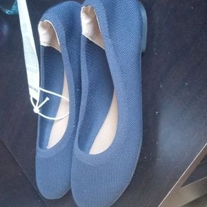 ✅3/$12 sale Navy flats size 5.5 from Amazon Essentials